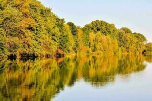 malerischen Blick auf den Fluss foto