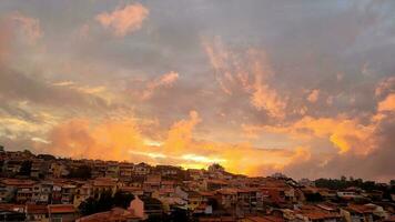 sonnenuntergangshintergrund am späten nachmittag in brasilien foto