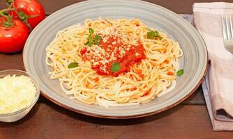 Spaghetti Bolognese-Nudeln mit Tomatensauce und Fleisch foto