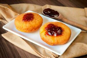 Mini Donuts mit Marmelade foto