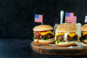 Mini amerikanisch Cheeseburger foto