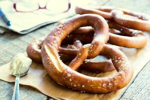 gebacken bayerisch Brezel foto