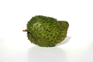 roh Soursop auf Weiß Hintergrund. foto