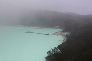 Landschaft Aussicht von kawah putih von das sunan ibu Hügel foto