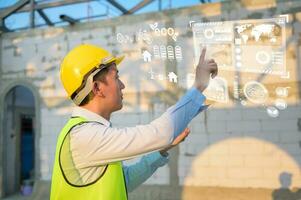 schließen oben Ingenieurwesen Mann Hand ist berühren virtuell Wirklichkeit Analytik Ingenieurwesen Daten im ein Feld Über Konstruktion Hintergrund foto