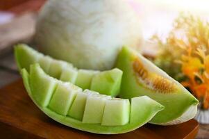 Cantaloup-Melone thailändisch Scheibe Obst zum Gesundheit Grün Cantaloup-Melone Thailand, Cantaloup-Melone Melone auf Teller hölzern foto