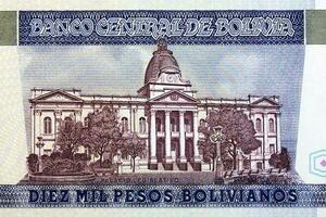 Legislative Palast von alt bolivianisch Geld foto