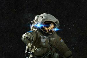 Raumfahrer im Raum auf das Hintergrund von Sterne. foto