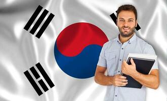 lächelnd Schüler lernt das Koreanisch Sprache foto