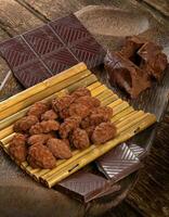 Kakao Bohnen, dunkel Schokolade und Schokolade Trüffel foto