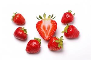 frisch etwas ganze und geschnitten Erdbeeren isoliert auf Weiß Hintergrund. ai generiert foto