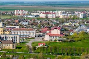 Panoramablick auf die Luftaufnahme der privaten Entwicklung mit Landhäusern oder Dorf foto