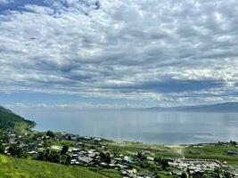 See Baikal und das Dorf von Kultuk, irkutsk Region, Russland foto