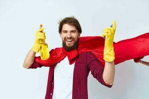 Mann rot Regenjacke Fachmann Hausaufgaben Hygiene Handschuhe foto