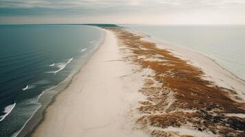 Blau Wasser mit leeren Meer wild Strand, Gezeiten langweilen Antenne generativ ai foto