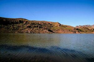 dunkler Wassersee in Gran Canaria Kanarische Inseln Spanien foto