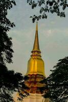 ein uralt Tempel im Thailand foto