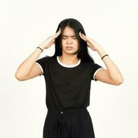 Leidende Kopfschmerzen der schönen asiatischen Frau isoliert auf weißem Hintergrund foto