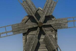 schließen oben von alt ukrainisch hölzern Windmühle foto