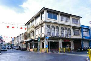 Phuket, Thailand -nov 15, 2018- Chinesisch-Portugiesisch architektonisch Gebäude auf Talang Straße, berühmt Tourist Attraktion von phket Stadt. foto