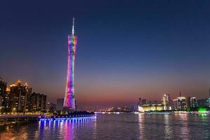 Guangzou, China - - April 02, 2017-Guangzhou Turm oder Kanton Turm, formal Guangzhou Fernseher astronomisch und Besichtigung Turm ist ein 595.7 Meter hoch Mehrzweck Überwachung Turm im Guangzhou. foto