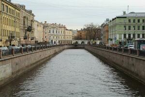 sankt Petersburg Russland - - 04 29 2023 Damm von das Moyka Fluss im st. petersburg, Russland foto