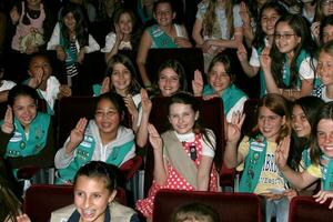 abigail breslin nach ihr Induktion in das Mädchen Pfadfinder von das verwenden ihr Gefährte Mädchen scoutszanuck Theater20 Jahrhundert Fuchs LotJahrhundert Stadt ca. März 26 20082008 foto