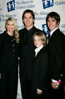 luc robitaille Ehefrau stacia und ihr Kinderbündnis zum Kinder Rechte Galaehren nina Tassler beim 15 .. Jahrestag Auszeichnungen Beverly Hilton Hotel Beverly Hügel camarch 10 20082008 foto