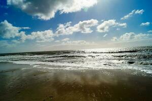 das endlos Strand beim das Nord Meer hvidbjerg stranden blavand Dänemark foto