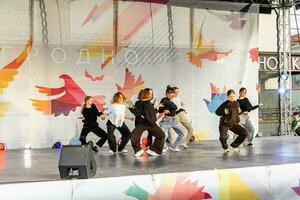 grodno, Weißrussland - - September 03, 2022 Jugend Center grodno, Straße pro100 tanzen, tanzen Festival mit das Beteiligung von choreografisch Gruppen von anders Genres. foto