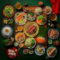 oben Aussicht von Tabelle Abendessen Vietnamesisch. Knolling Fotografie von Familie Abendessen Neu Jahr , beschwingt. Vietnamesisch traditionell Mahlzeit im Land Seite. eben legen. foto