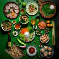 oben Aussicht von Tabelle Abendessen Vietnamesisch. Knolling Fotografie von Familie Abendessen Neu Jahr , beschwingt. Vietnamesisch traditionell Mahlzeit im Land Seite. eben legen. foto