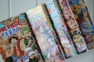einer Stück Manga Buch, japanisch Geschichte Über Pirat Ruffy, Spanien, Vitoria, 26 von April von 2023 foto
