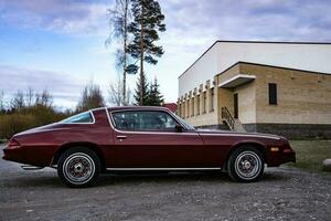 ein alt mächtig klassisch amerikanisch Wagen. Automobil Klassiker. maslkar. foto