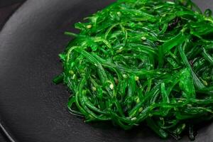 köstlich gesund Vegetarier Hiashi wakume Meeresfrüchte Salat mit Sesam Saat foto