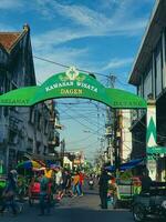 Yogyakarta, Indonesien im Juli 2022. das Eingang Tor oder Tor von dagen Tourist Bereich. jalan dagen malioboro ist das Name von das Dorf im das Center von jogja foto