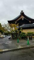 Kyoto, Japan im April 2019. das Seite von das sanmon Tor beim Nanzen-ji Tempel gebaut im 1628 durch das Tokugawa Clan foto