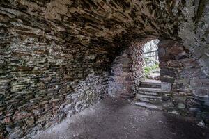 Stein Gewölbe von das Schloss Ruinen zubstejn, Tschechisch Republik foto