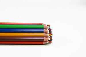 Farbe Bleistifte isoliert auf Weiß Hintergrund schließen oben schön Farbe bleistifte.farbe Bleistifte zum Zeichnung. foto
