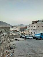 Mekka, Saudi Arabien, April 2023 - - Pilger Überschrift zum Hira Höhle auf montieren al noor im Mekka. das historisch Höhle hara ist gelegen auf das oben von Jabal noor. foto