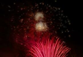 Feuerwerk starten beim orthodox Ostern Feier im Korfu, Griechenland foto