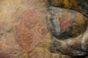 prähistorisch Gemälde auf Felsen bekannt wie Petroglyphen im Kolumbien foto