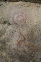 prähistorisch Gemälde auf Felsen bekannt wie Petroglyphen im Kolumbien foto