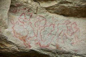 prähistorisch Gemälde auf Felsen bekannt wie Petroglyphen im Kolumbien foto