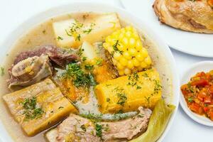 traditionell kolumbianisch Suppe von das Region von Santander namens Puchero foto