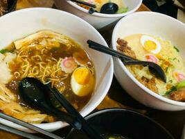 Ramen Meeresfrüchte, Ramen traditionell, Japan, Nasi, telur Rebus lembut foto