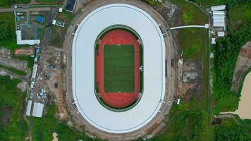 Antenne Aussicht von Neu Fußball Stadion zum demnächst Indonesien Team. banten International Stadion im das serang. banten, Indonesien, Februar 26, 2022 foto