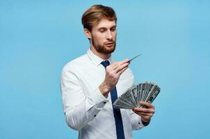 Geschäft Mann im Hemd mit Krawatte Geld Finanzen Herbst Hintergrund abgeschnitten Aussicht foto