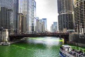 Chicago, Illinois, 17. März 2017 - St. Patrick's Day auf dem Chicago Riverwalk foto