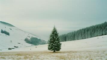 Weihnachten Baum im Berg Hintergrund. Illustration ai generativ foto